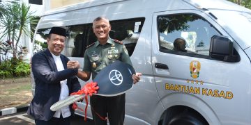 Pangdam III/Siliwangi Mayjen Erwin Djatniko Serahkan Mobil Bantuan Kasad Untuk Ponpes Suryalaya