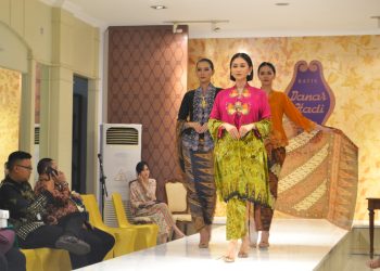 Batik Danar Hadi Trunk Show ‘Rukmasara’ Pukau Pengunjung Rumah Batik Danar Hadi Bandung