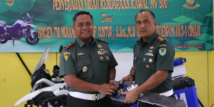 Danpomdam III/Siliwangi Kolonel Didin Sofyannadin Terima Hibah Motor Kawal