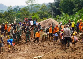 Kapendam III/Siliwangi Kolonel Davy Darma Putra Jelaskan Pencarian Korban Tanah Longsor di Cipongkor