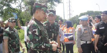 Panglima TNI Jenderal Agus Subiyanto dan Kapolri Tinjau KM 70 Cikampek