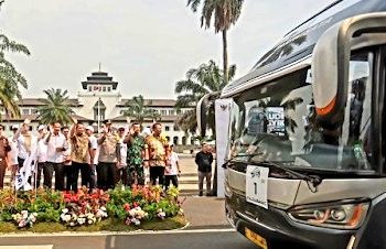 Ketua DPRD Jabar Taufik Hidayat Hadiri Pelepasan Mudik Gratis Bersama BUMN