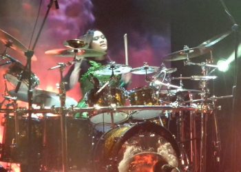 Drummer Bunga Bangsa Luncurkan Album “Panggrantesing Jagad” di ISBI Bandung