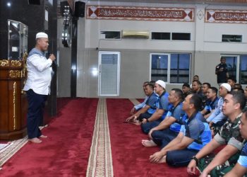 Tingkatkan Iman dan Takwa Personel Lanud Husein Sastranegara Sholat Subuh Berjamaah
