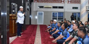 Tingkatkan Iman dan Takwa Personel Lanud Husein Sastranegara Sholat Subuh Berjamaah