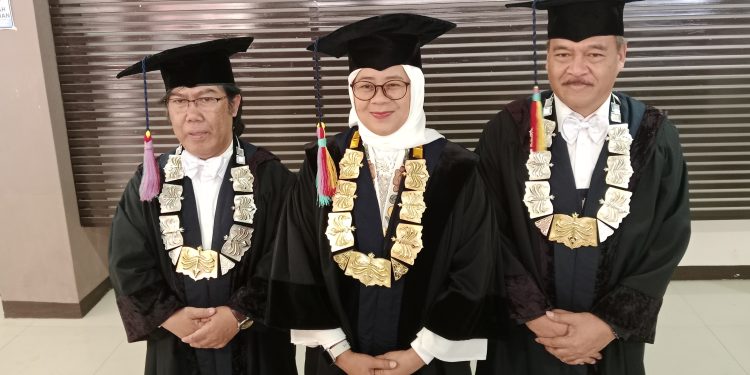 ISBI Bandung Gelar Wisuda Semester Gasal Tahun 2024, Lepas 295 Wisudawan
