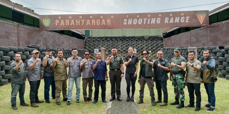 Danyonarmed 4/Parahyangan Mayor Januar Idrus Gelar Giat Tembak Pistol Bersama EIGER