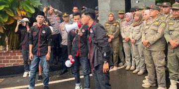 Disdik Jabar, dan Dinas Bina Marga Diduga Sarang Mafia Proyek, LSM Pemuda dan Mahasiswa Geruduk Kediaman KDM